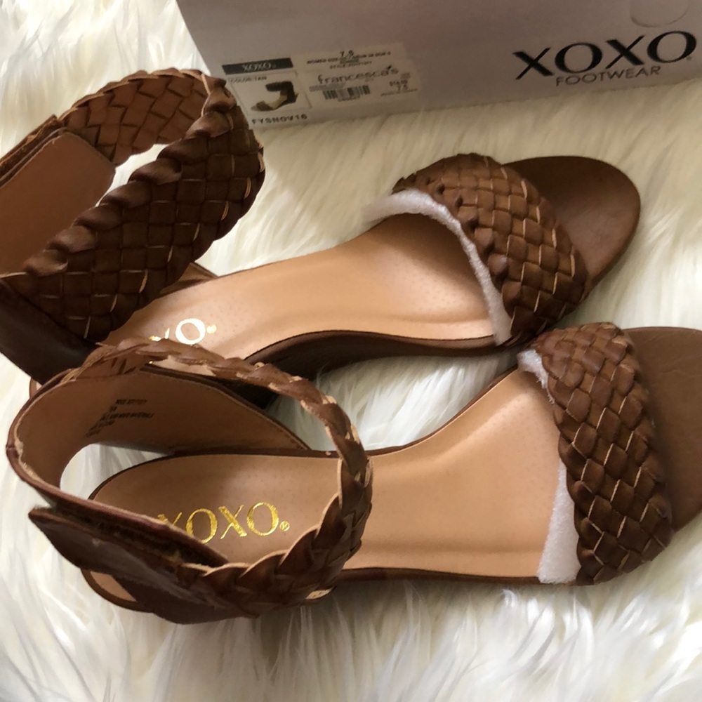 Brand new XOXO Sonnie Tan sandal - 7.5